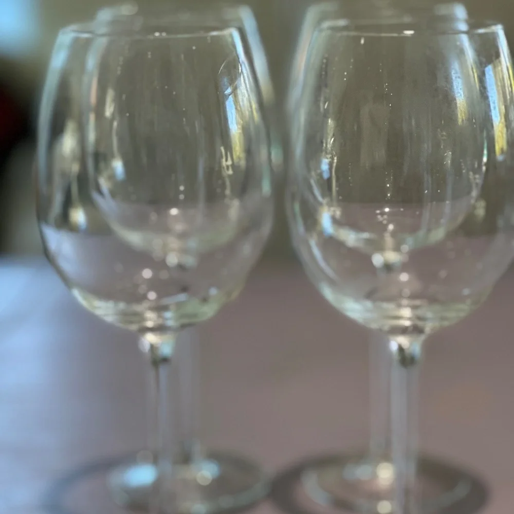 Williams Sonoma 4 wine glasses
